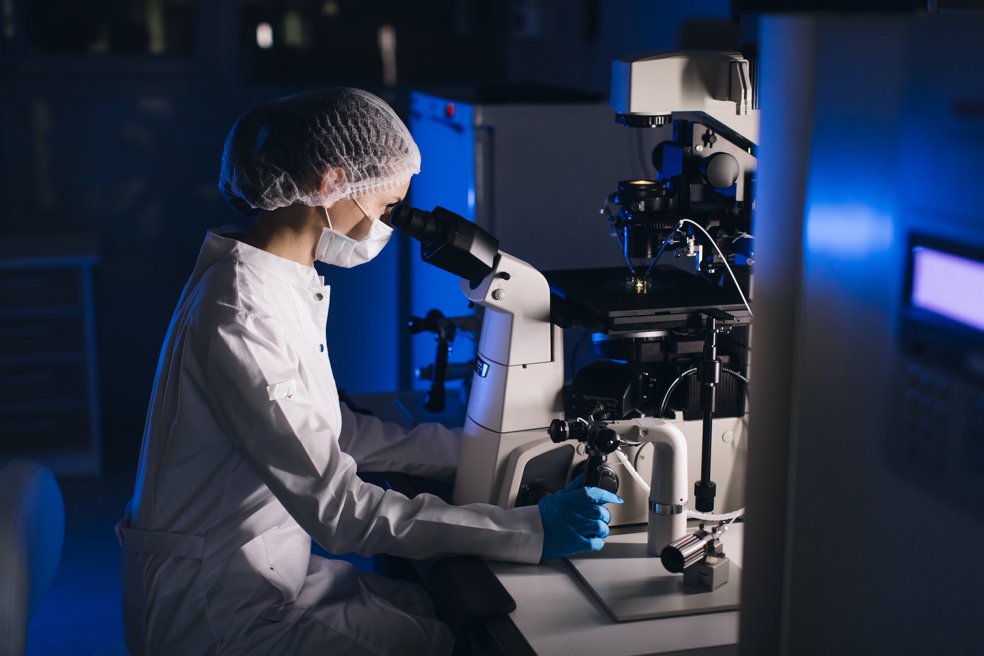 Embryologist in a lab on World Embryologist Day, showcasing the dedication and expertise in IVF and fertility treatments. 